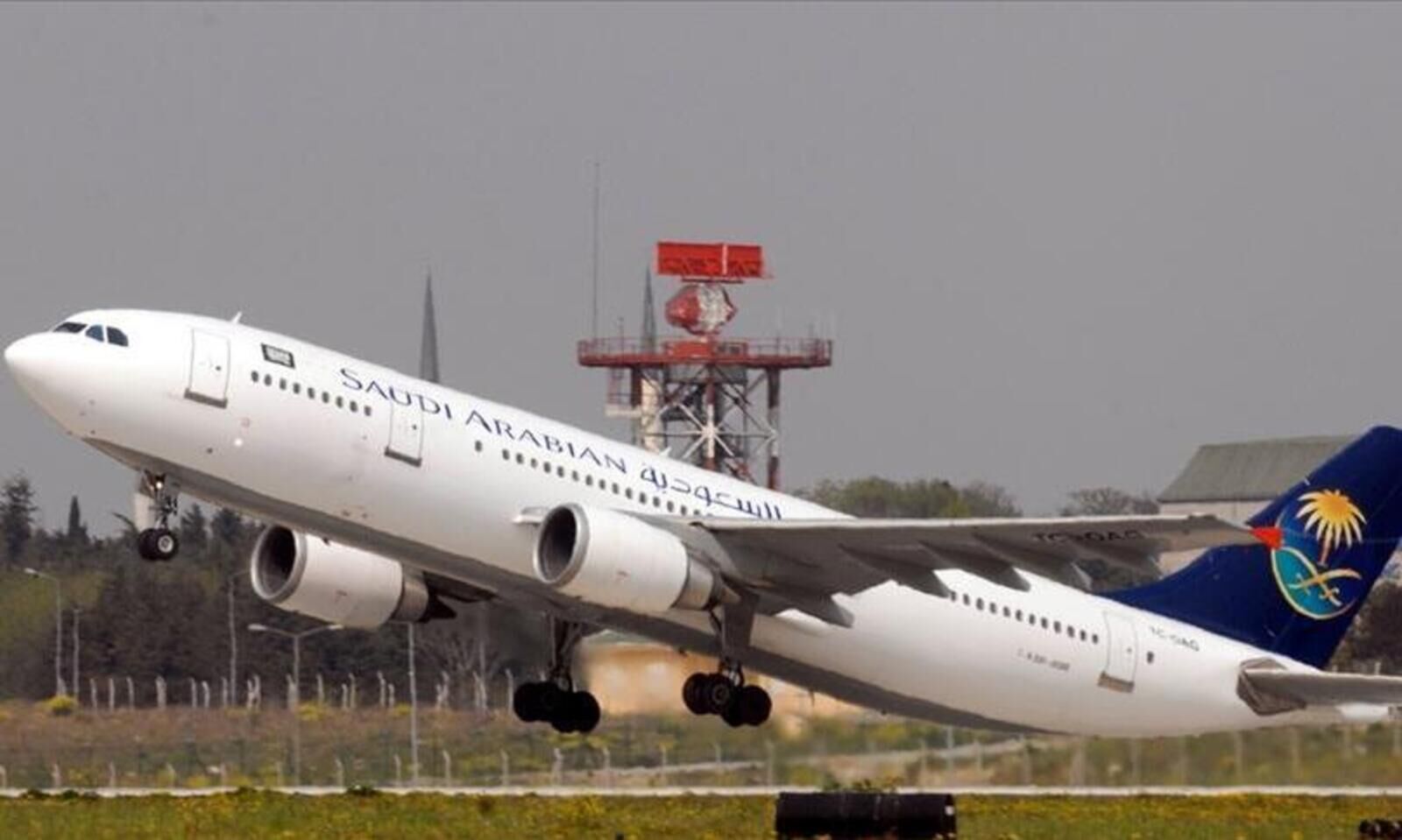 الطيران السعودي يعلق الرحلات الجوية من 7 دول بسبب متحور أوميكرون