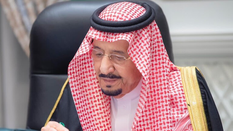 الملك سلمان عاهل السعودية يفاجئ الوافدين بقرار جديد